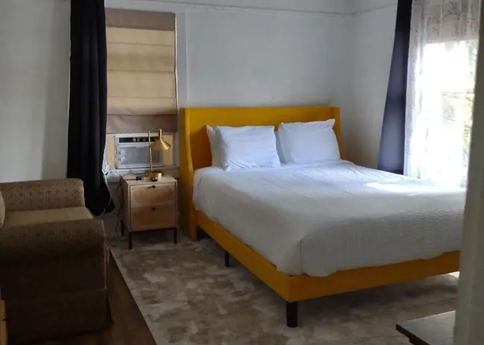Corporate Comfort In Freetown - Spacious Homes For Work Crews Hébergement de vacances