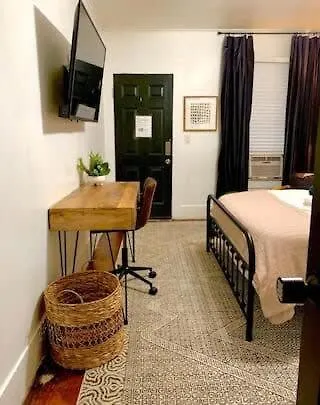 Corporate Comfort In Freetown - Spacious Homes For Work Crews *