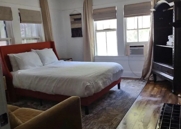 Corporate Comfort In Freetown - Spacious Homes For Work Crews Lafayette