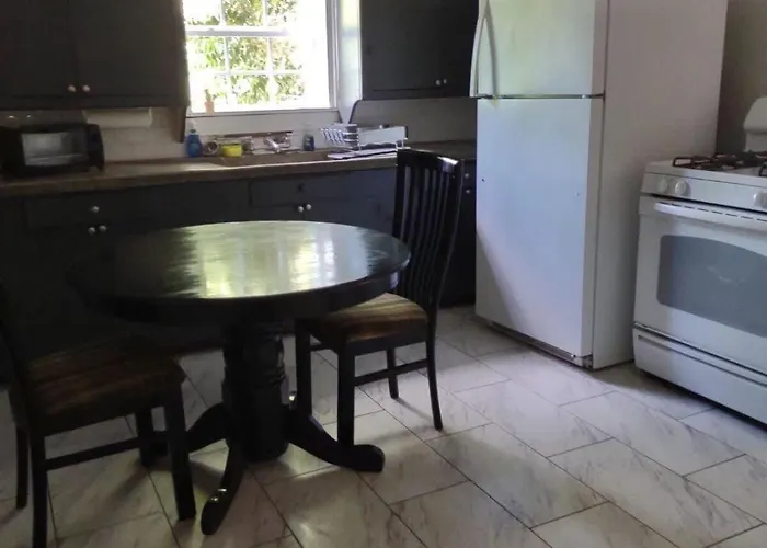 Corporate Comfort In Freetown - Spacious Homes For Work Crews *