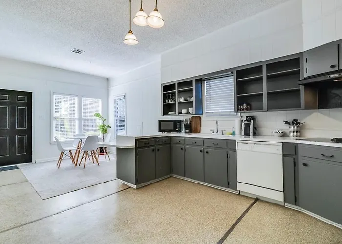 Corporate Comfort In Freetown - Spacious Homes For Work Crews * Lafayette