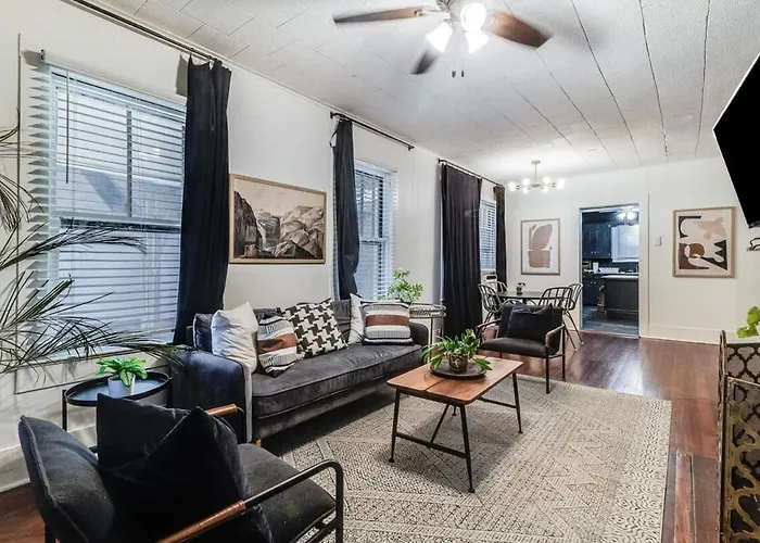 Corporate Comfort In Freetown - Spacious Homes For Work Crews