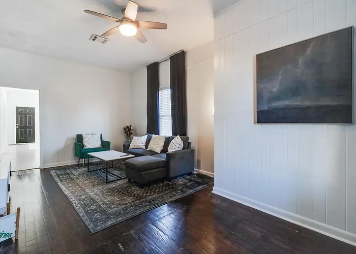 Corporate Comfort In Freetown - Spacious Homes For Work Crews * Lafayette