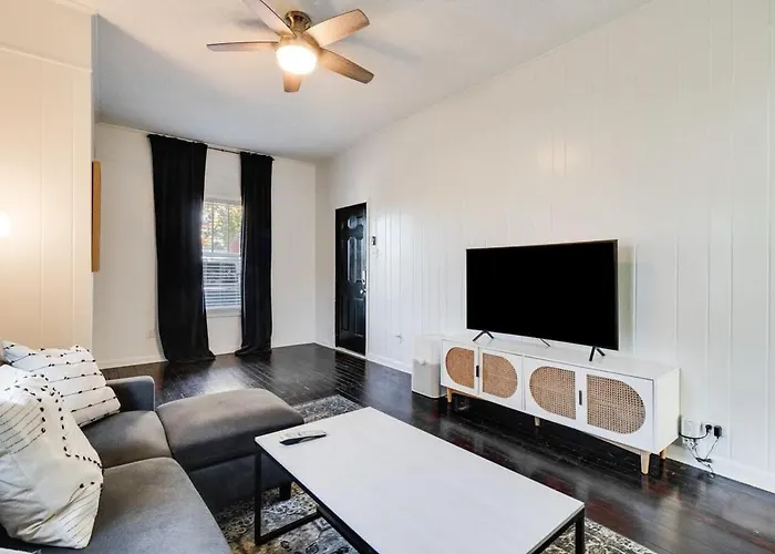 Corporate Comfort In Freetown - Spacious Homes For Work Crews Hébergement de vacances Lafayette